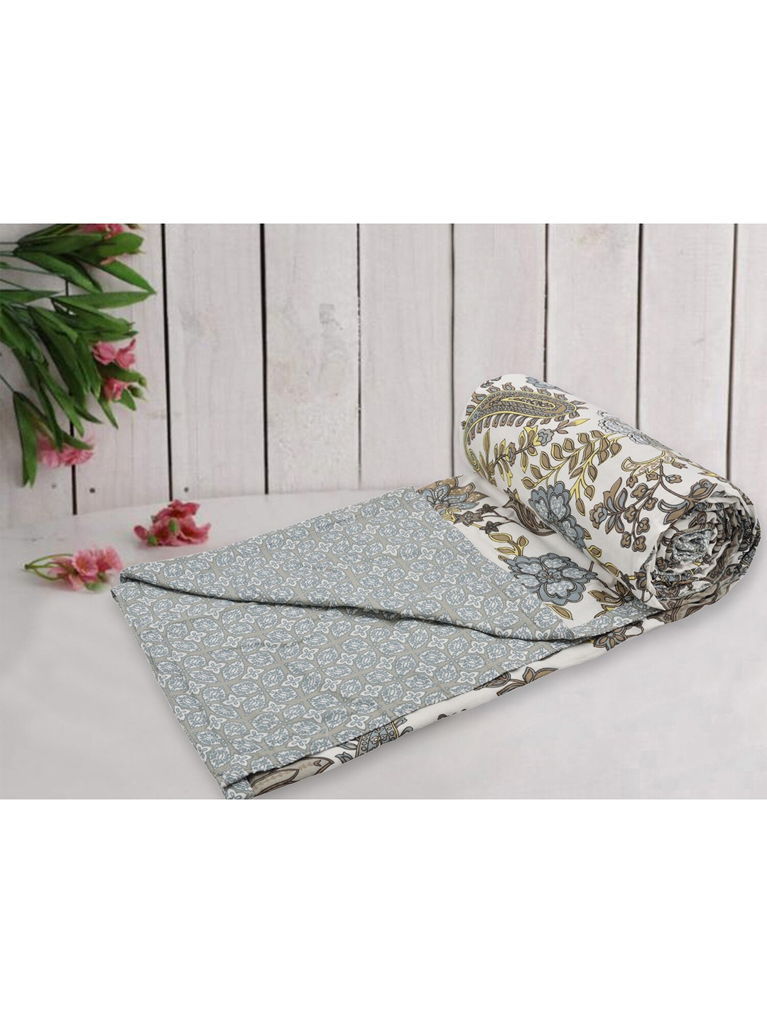 

TRANCE Unisex Multi Blankets Quilts and Dohars, White