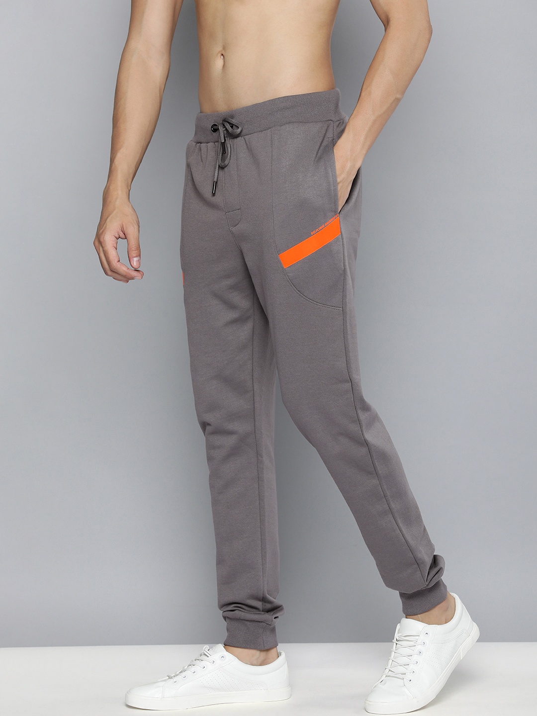 

Flying Machine Men Grey Solid Mid-Rise Regular Joggers