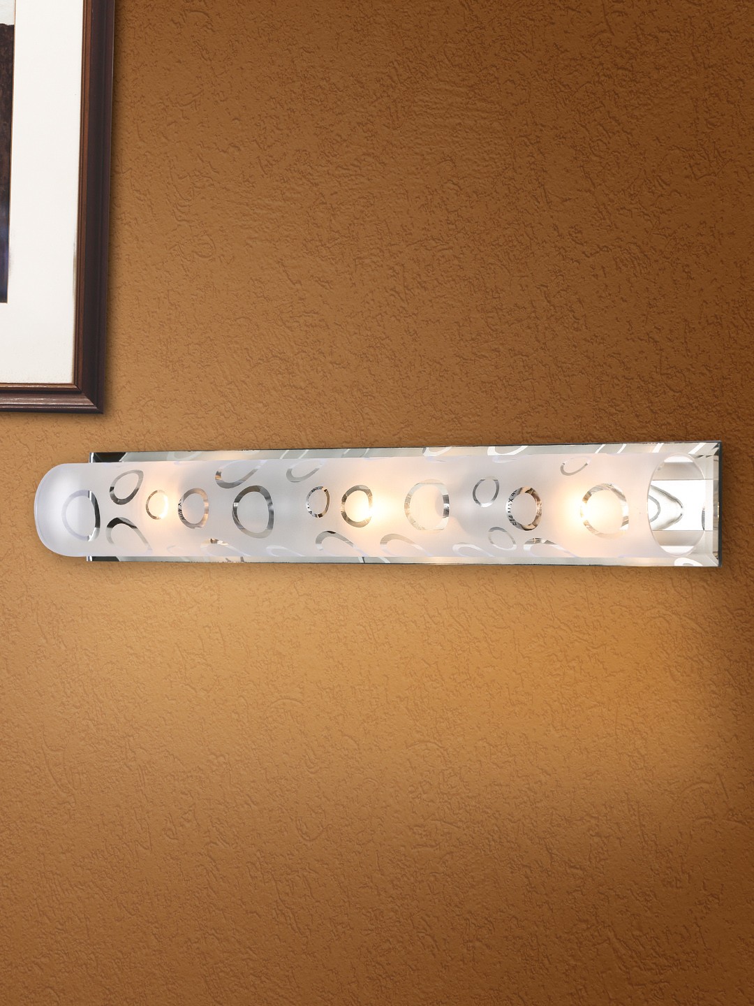 

THE LIGHT STORE Silver & Steel-Toned Patterned Wall Lamp