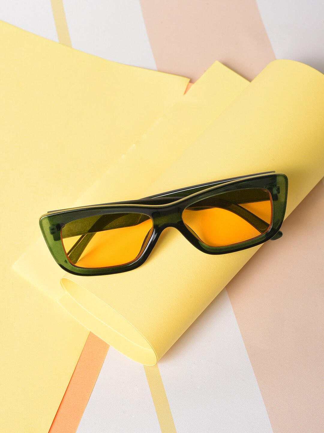 

HAUTE SAUCE by Campus Sutra Women Yellow Lens & Green Rectangle Sunglasses with UV Protected Lens