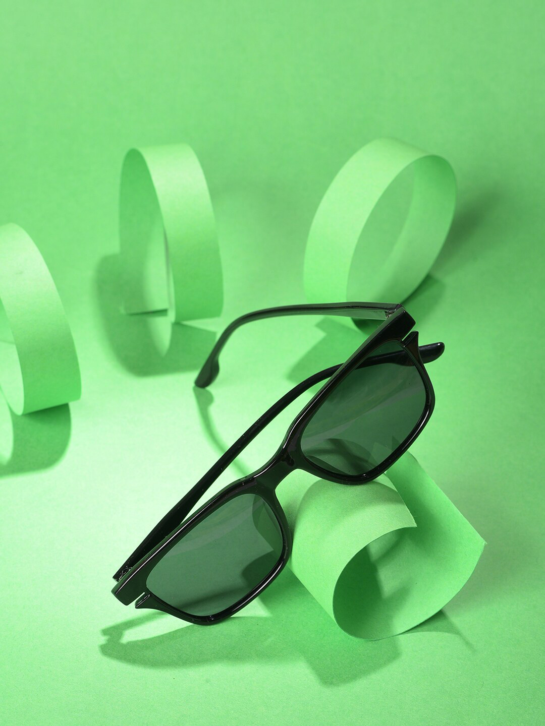 

HAUTE SAUCE by Campus Sutra Women Black Lens & Black Wayfarer Sunglasses with UV Protected Lens