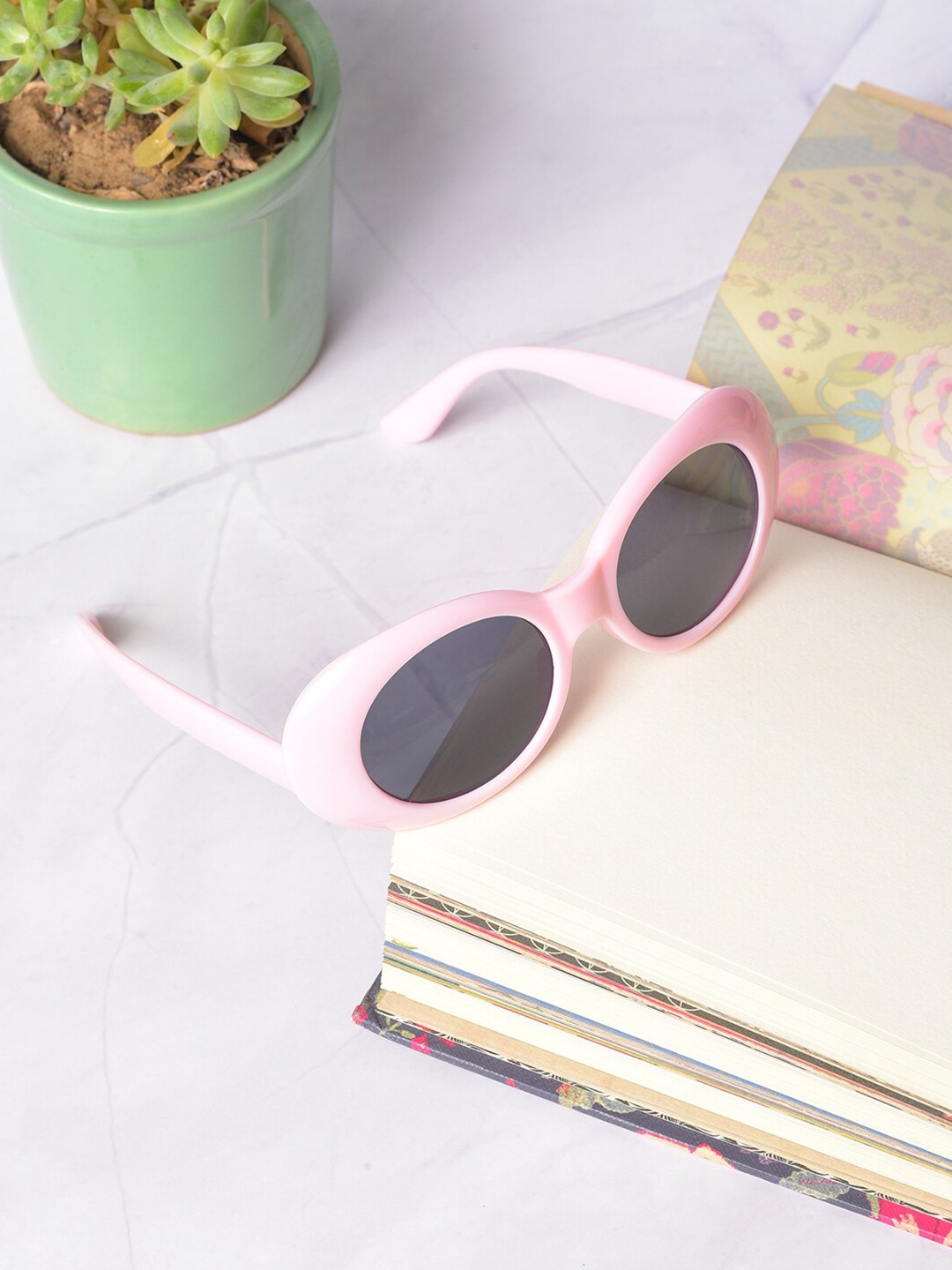 

HAUTE SAUCE by Campus Sutra Women Black Lens & Pink Oval Sunglasses with Polarised Lens