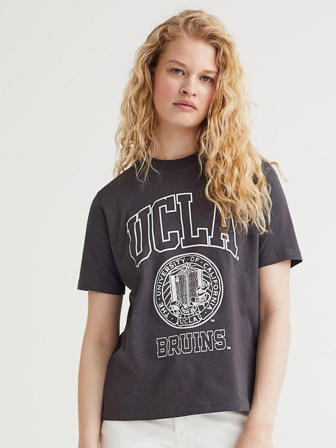 

H&M Women Grey Solid T-Shirt with A Motif