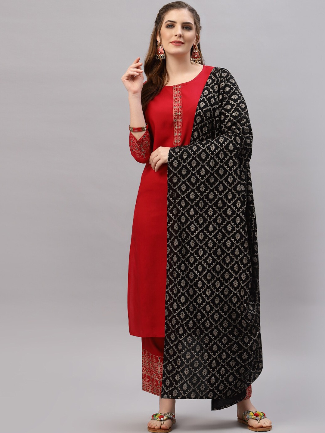 

JAIPURI BUNAAI Women Maroon Panelled Kurta with Trousers & With Dupatta