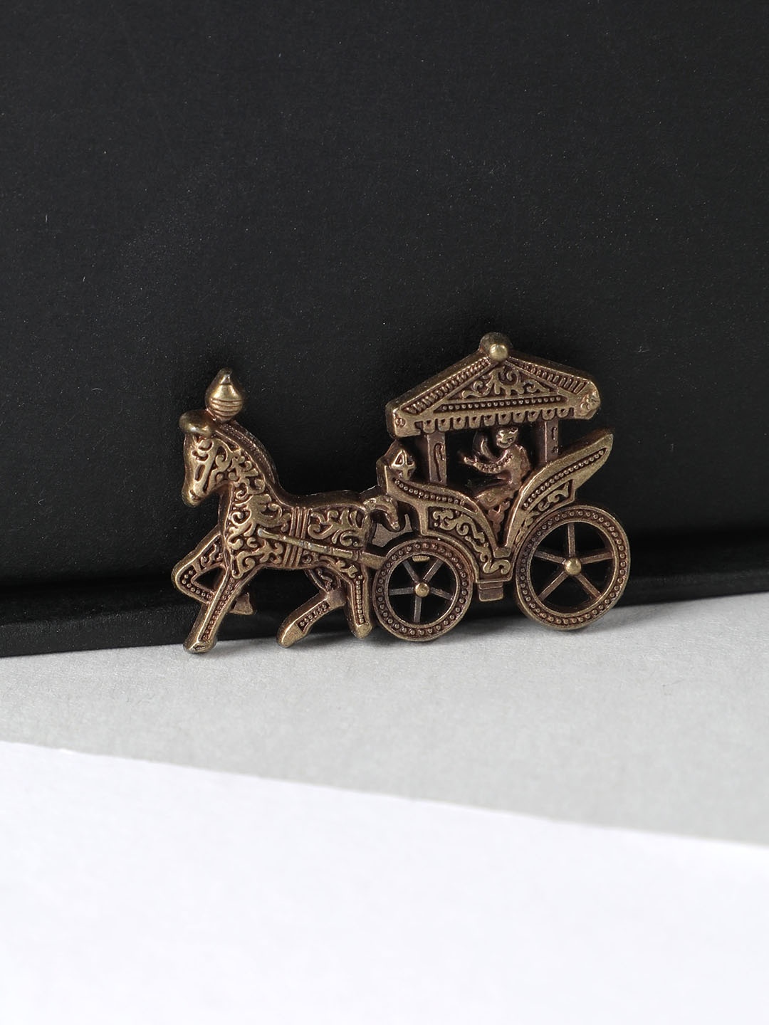 

Alvaro Castagnino Men Gold-Toned Brooch