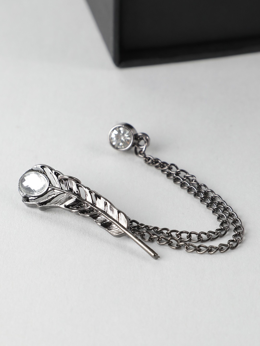 

Alvaro Castagnino Men Silver-Toned & White Brooch
