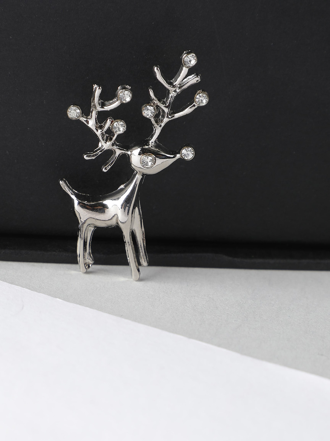 

Alvaro Castagnino Men Silver-Toned & White Studded Brooch
