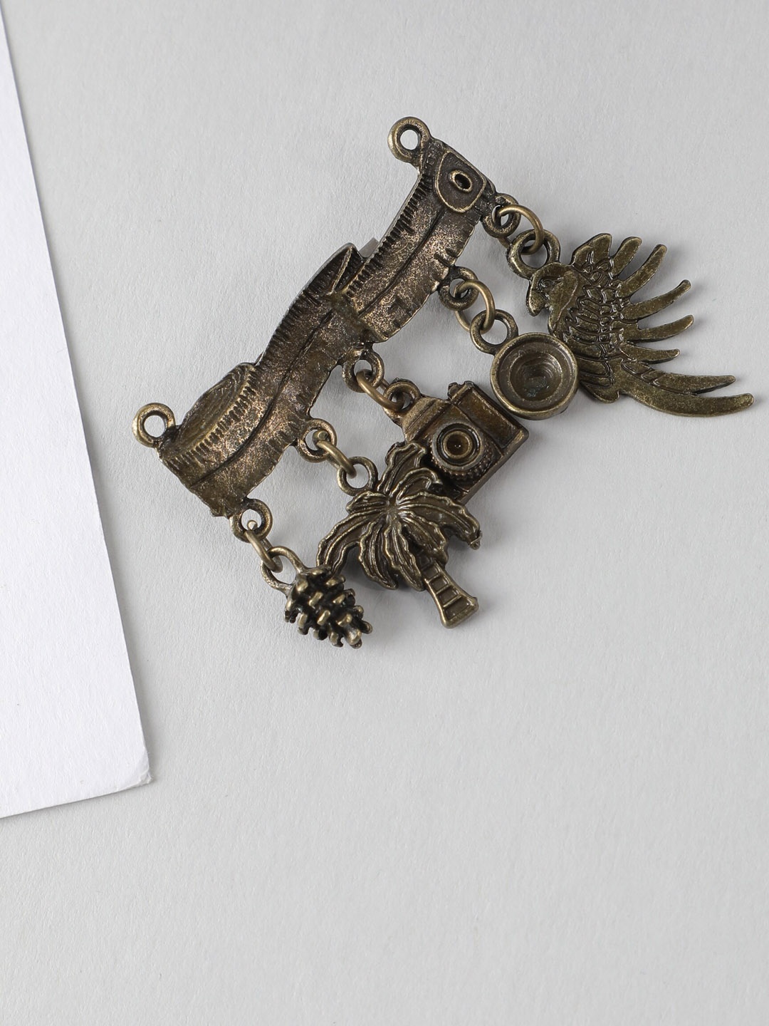 

Alvaro Castagnino Men Gold-Toned Metal Brooch