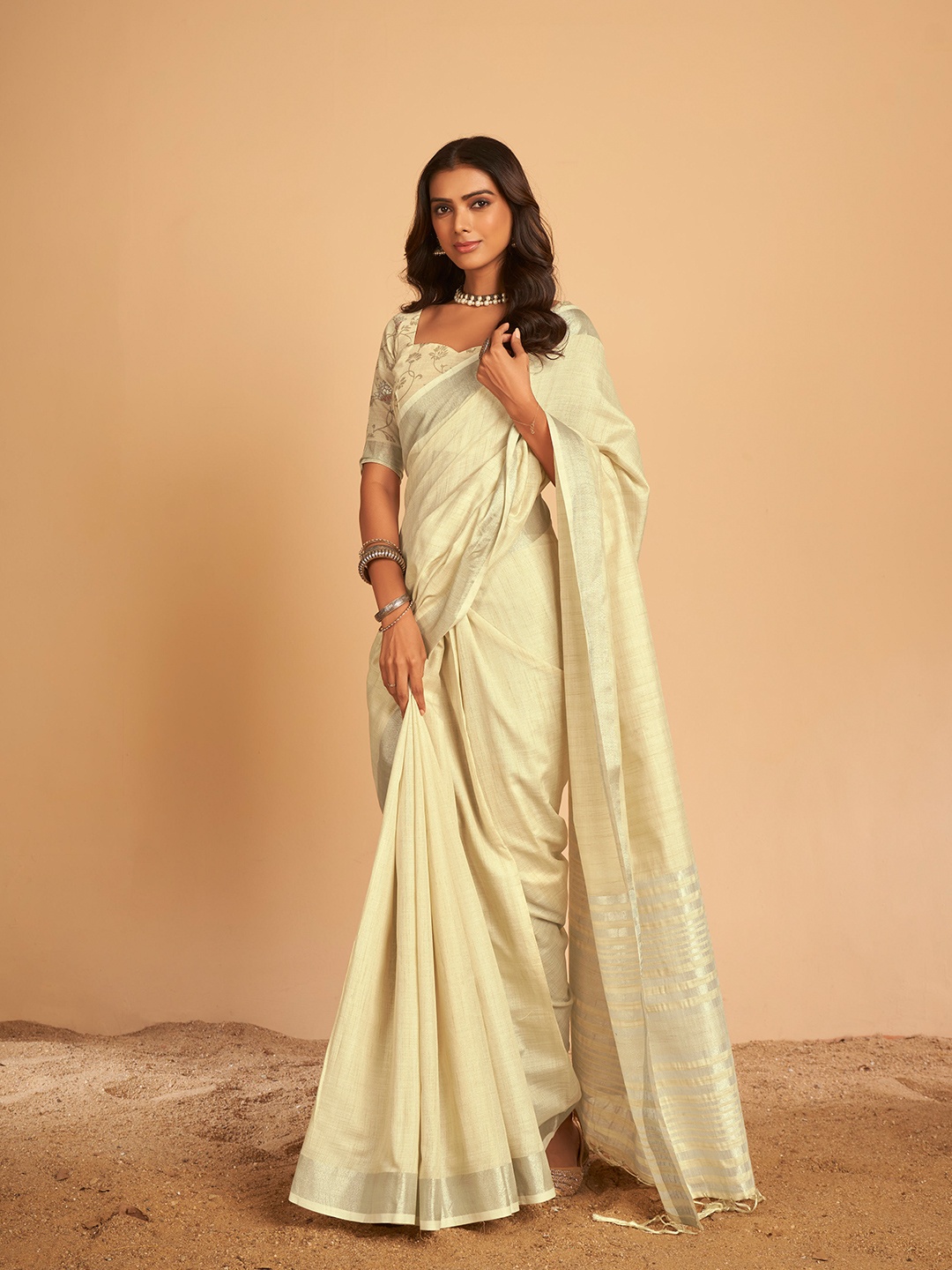 

elora Cream-Coloured & Silver-Toned Woven Design Linen Blend Bhagalpuri Saree