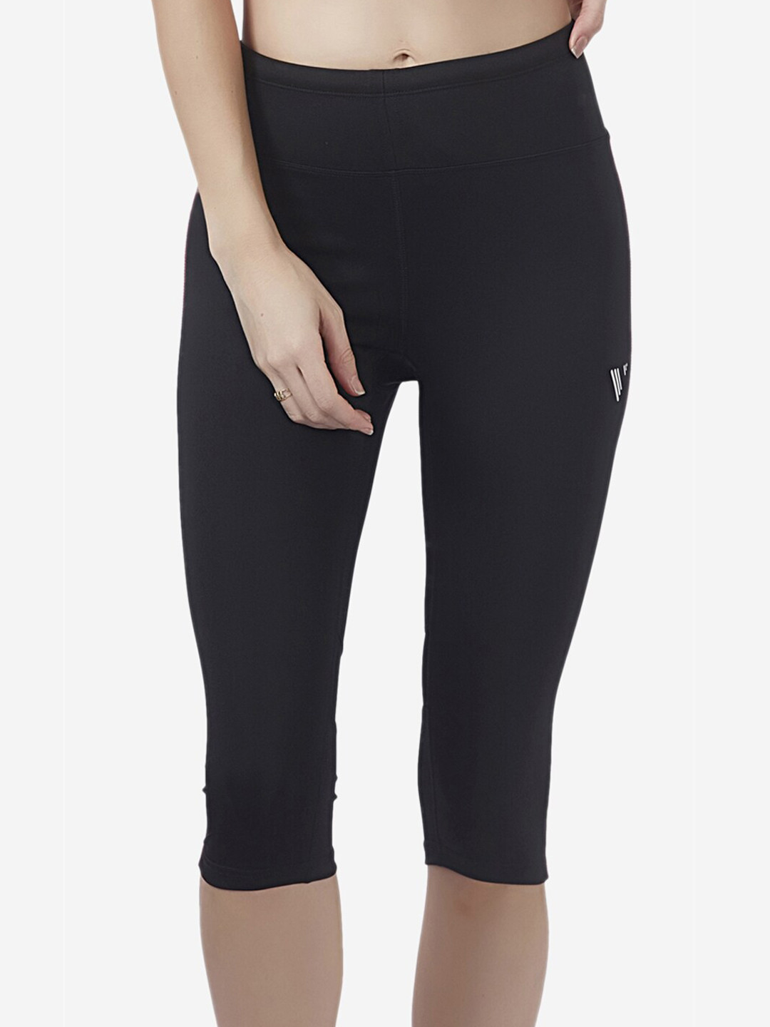 

VELOZ Women Black Three-fourth Length Sports Tights