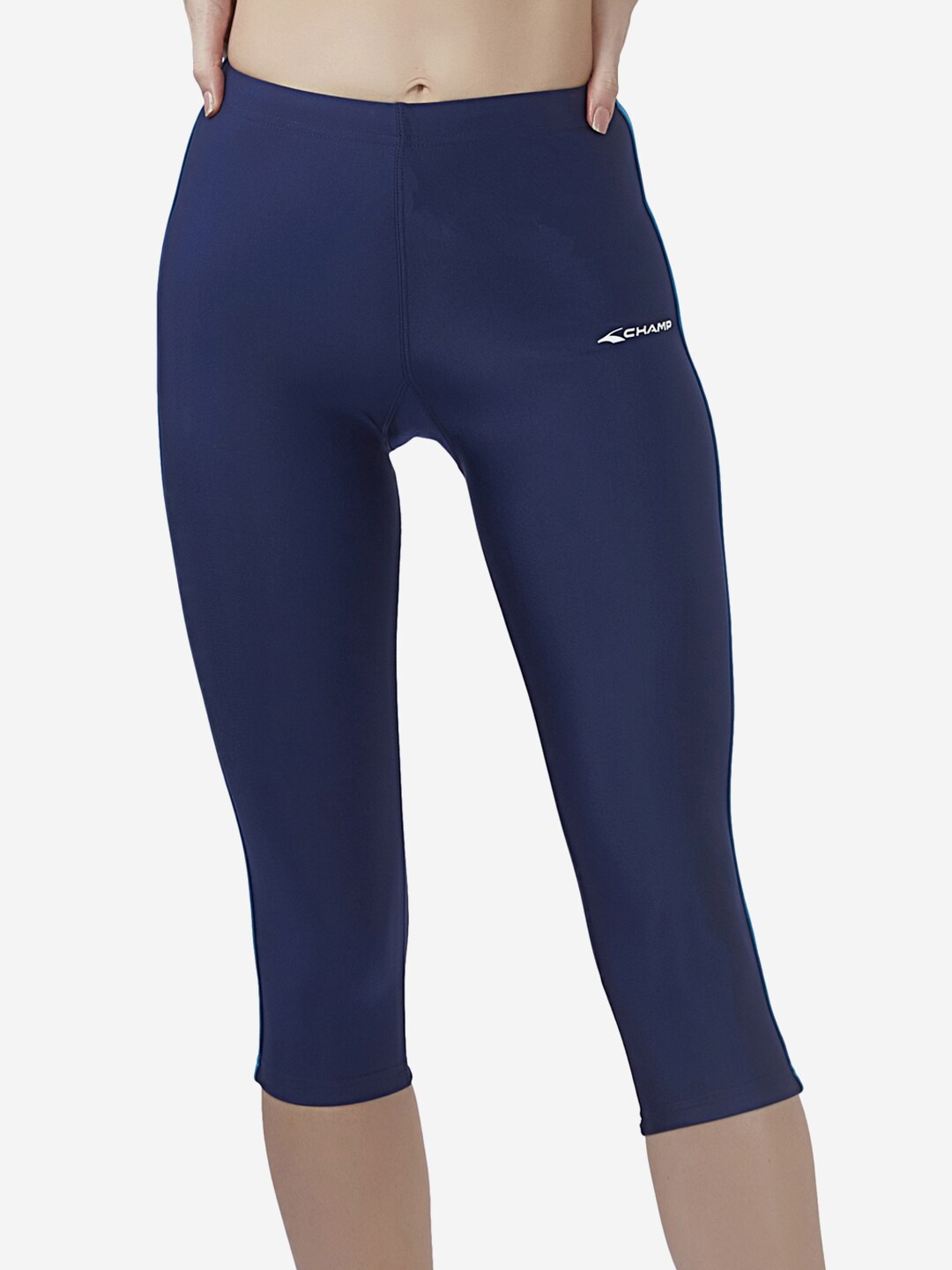 

VELOZ Women Navy Blue Solid Multisport Capri Tights