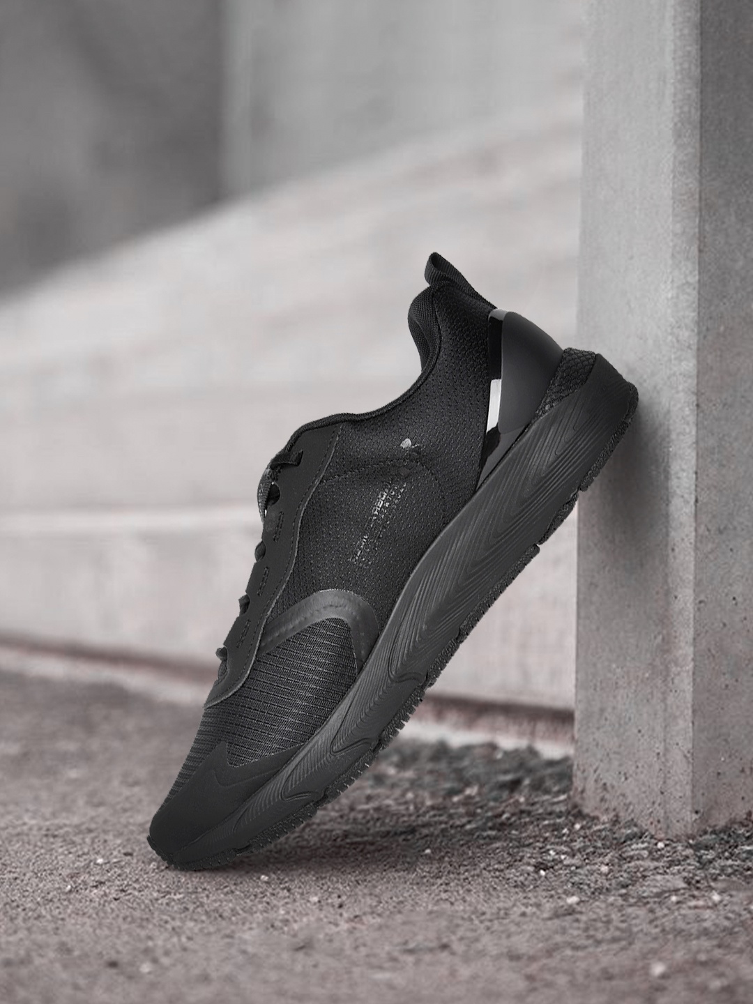 

UNDER ARMOUR Women Black Woven Design Hovr Sonic SE Running Shoes