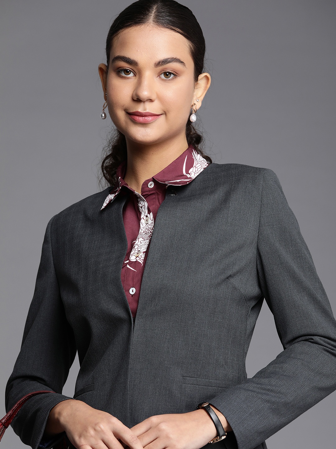 

Allen Solly Woman Grey Solid Single-Breasted Formal Blazer