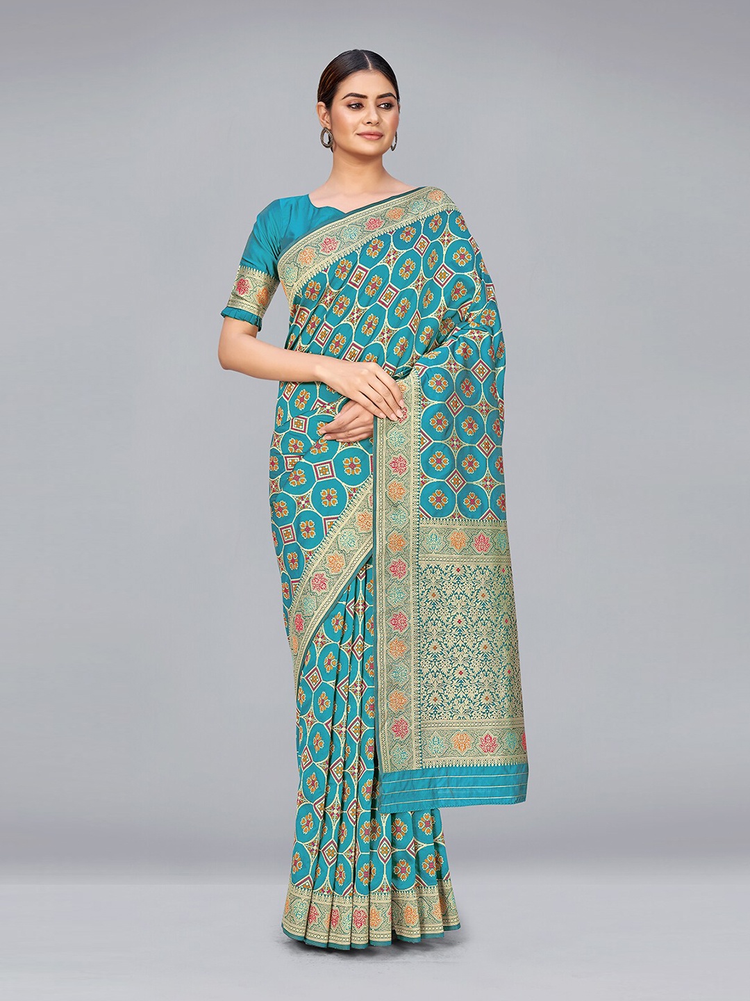 

MONJOLIKA FASHION Teal & Gold-Toned Bandhani Zari Silk Blend Banarasi Saree