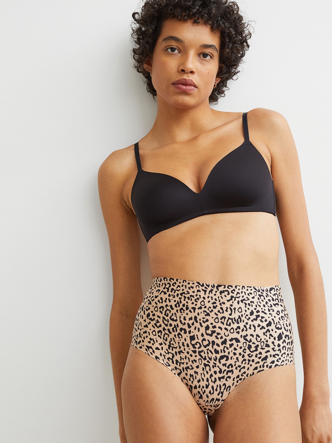 

H&M Beige 2-Pack No-Show Light Shaping Briefs