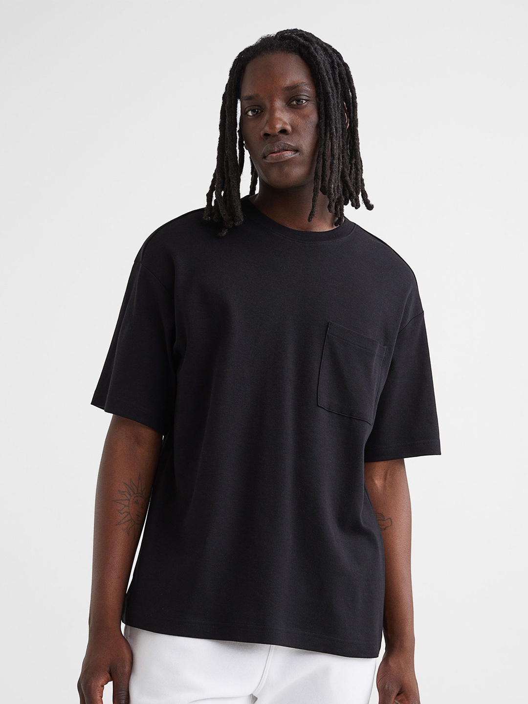 

H&M Men Black Cotton Relaxed Fit Pocket-Detail T-shirt