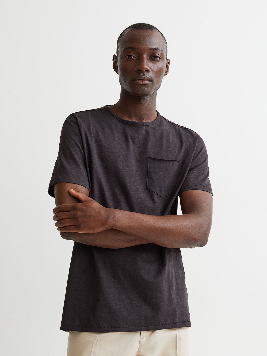 

H&M Men Black Solid Round Neck Cotton Regular Fit T-shirt