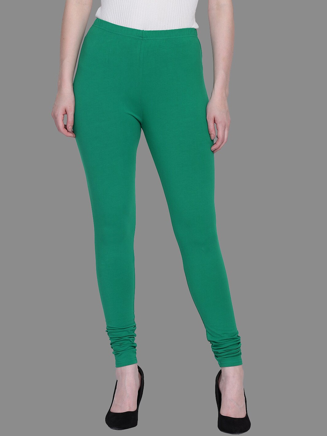 

SPIFFY Women Green Solid Churidar