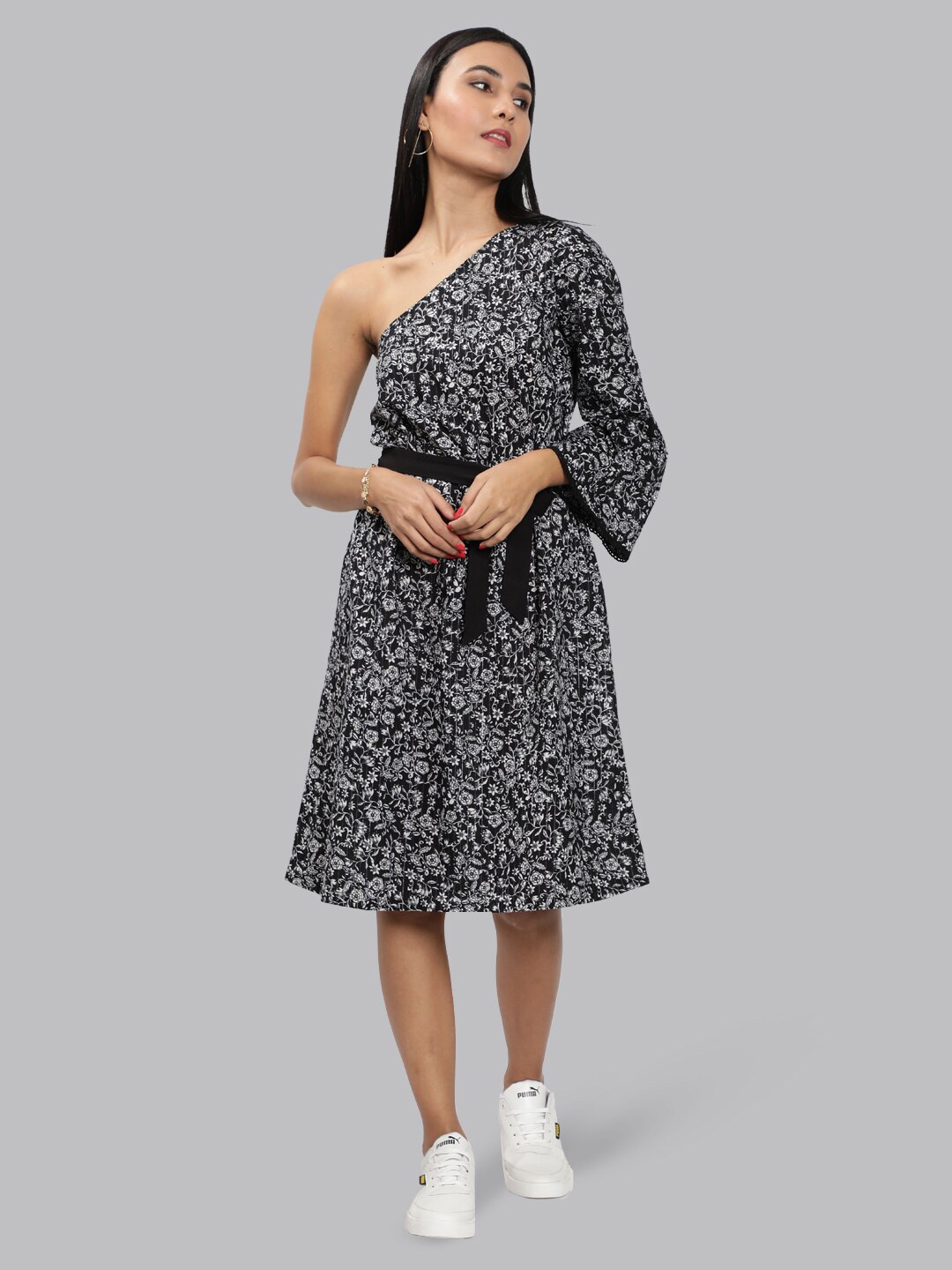 

TheBlackLover Black Floral Dress