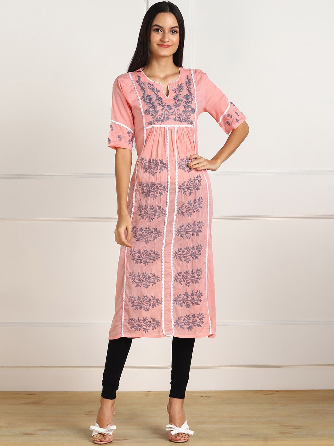 

VAHSON Women Peach-Coloured & Blush Chikankari Kurta