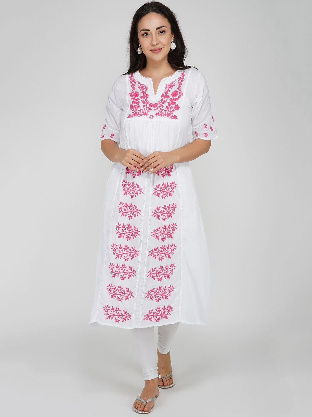 

VAHSON Women White Chikankari Embroidered Handloom Kurta