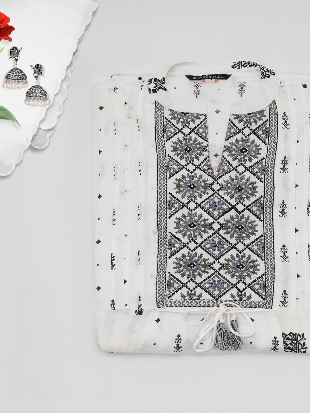 

VAHSON Women White Geometric Printed Thread Work Anarkali Kurta