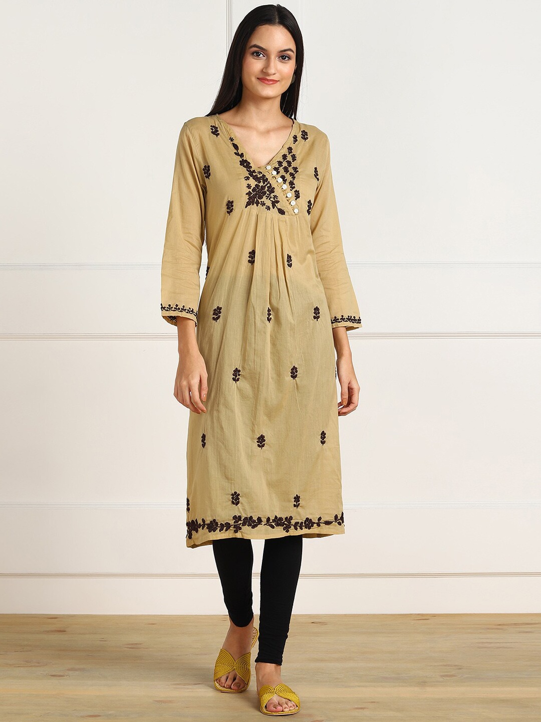 

VAHSON Women Chikankari Embroidered Thread Work Kurta, Beige