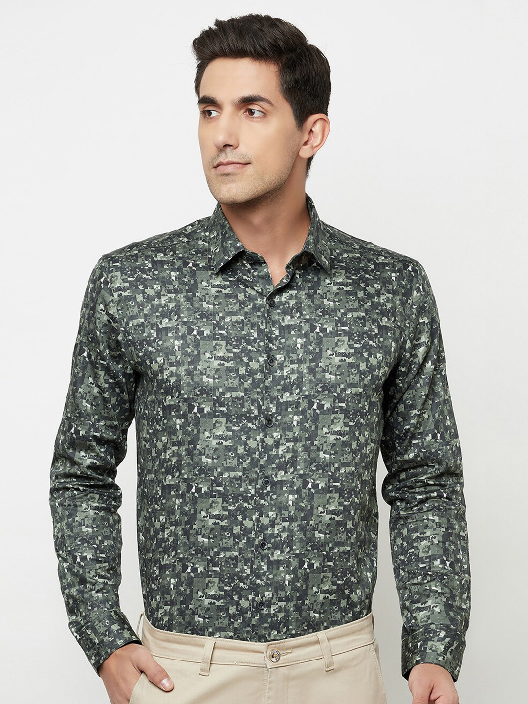 

Blue Buddha Men Olive Green Floral Printed Casual Shirt