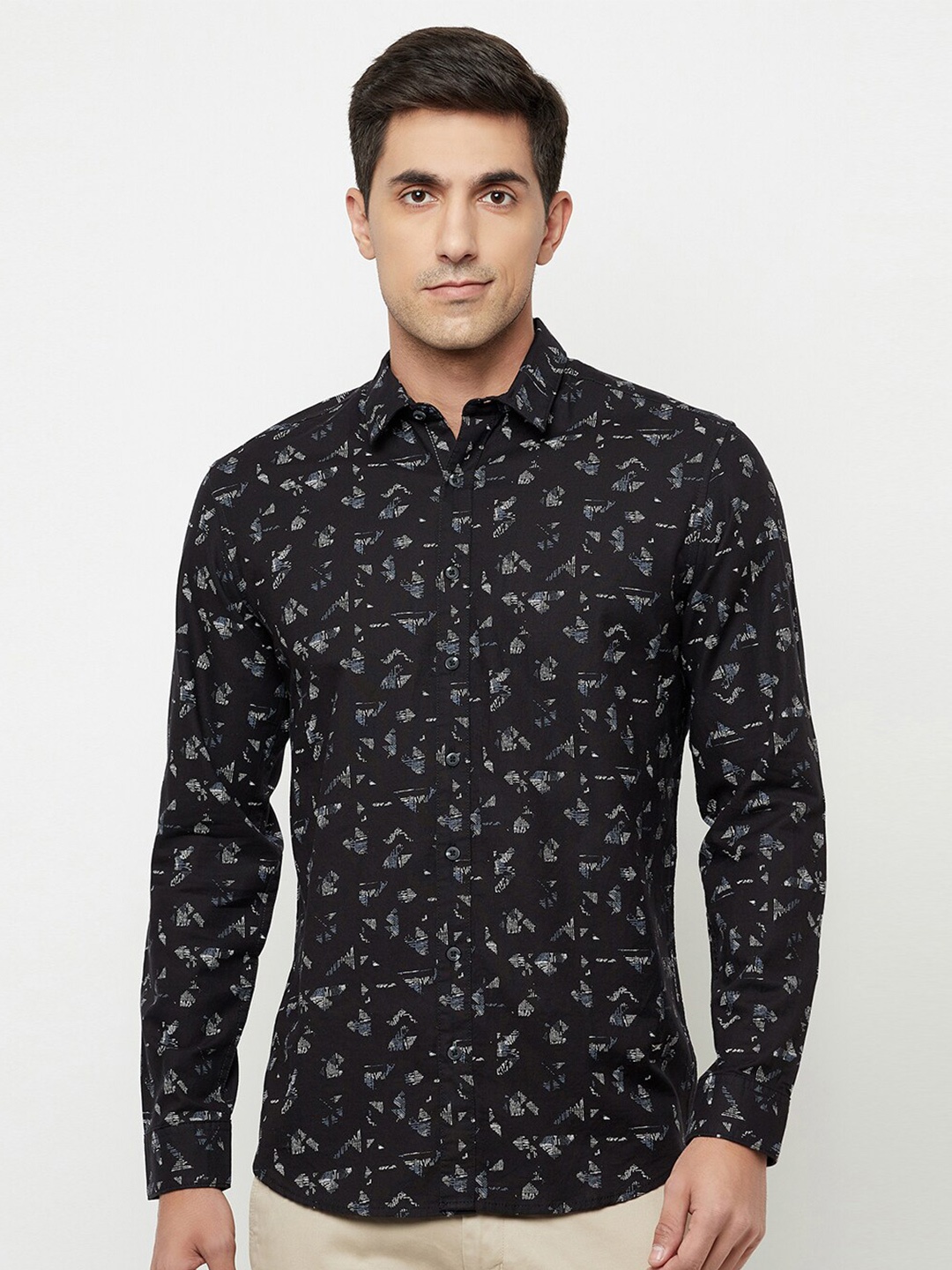 

Blue Buddha Men Black Floral Printed Casual Shirt
