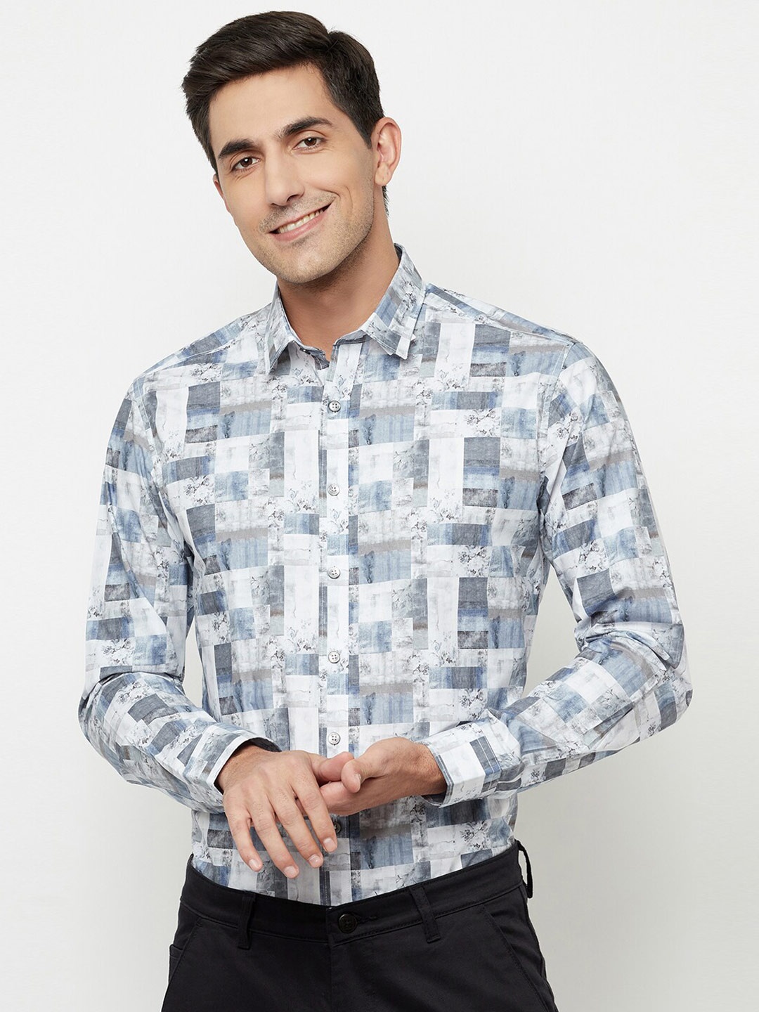

Blue Buddha Men Grey Printed Casual Shirt