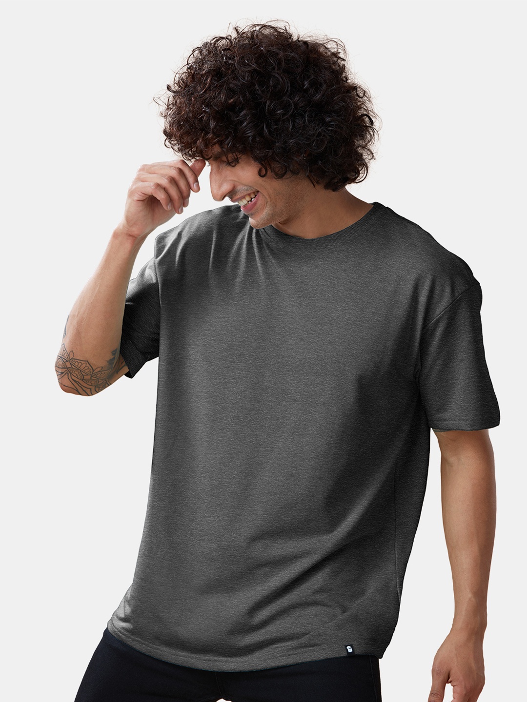

The Souled Store Men Charcoal V-Neck Monochrome Oversized T-Shirt