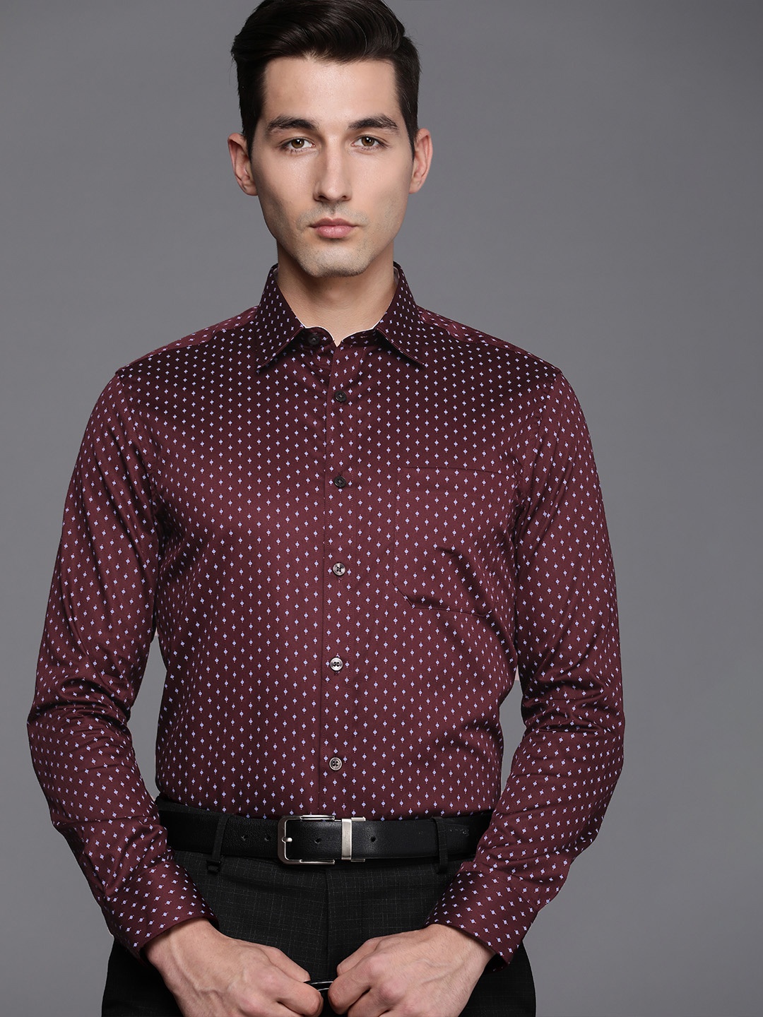 

Louis Philippe Men Maroon And Blue Slim Fit Geometric Printed Pure Cotton Formal Shirt