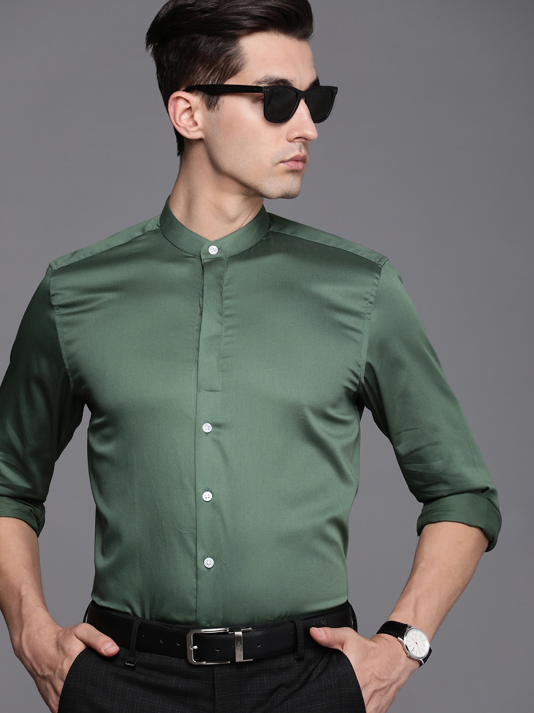

Louis Philippe Men Green Solid Slim Fit Mandarin-Collar Formal Shirt