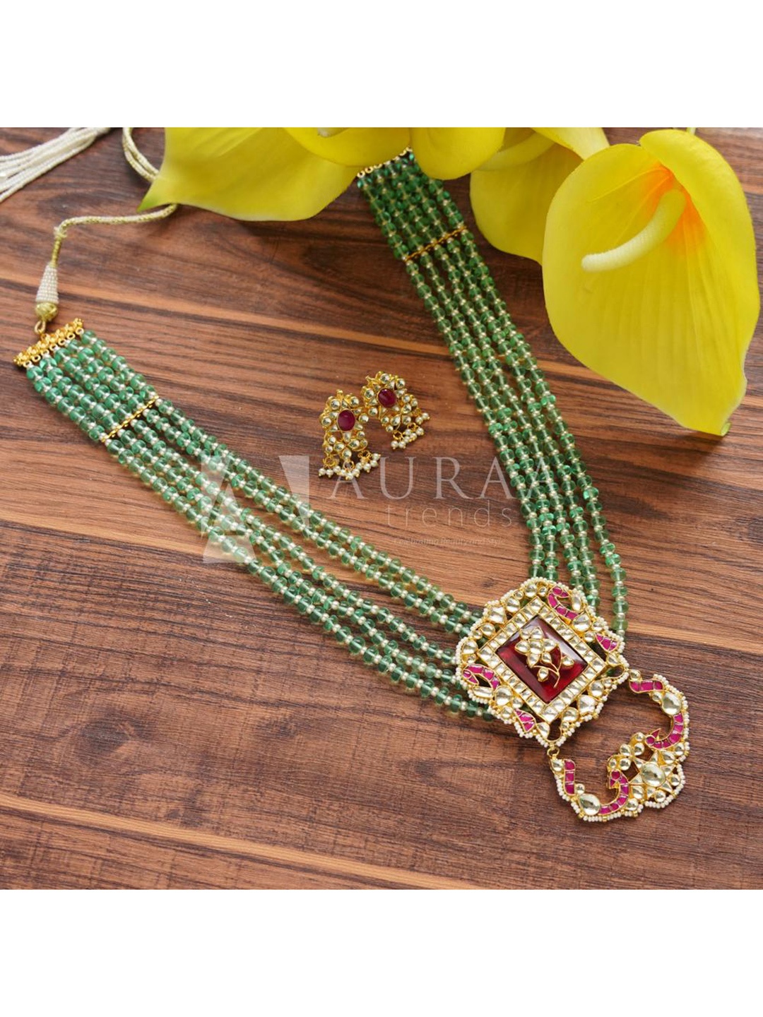 

AURAA TRENDS 22 KT Gold-Plated White & Green Kundan-Studded & Pearl Beaded Jewellery Set