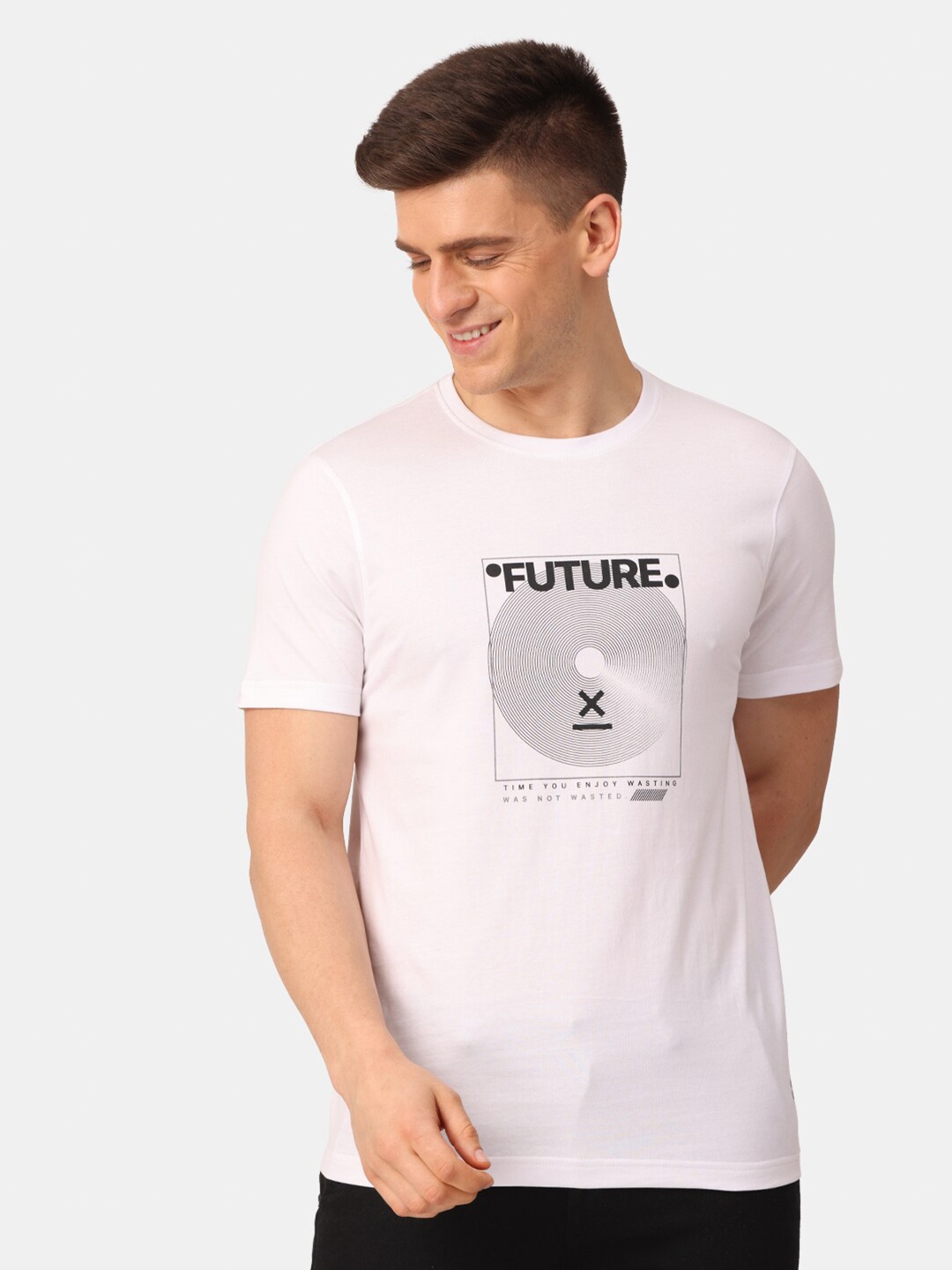 

POLONIUM Men White & white alyssum Typography Printed Applique T-shirt