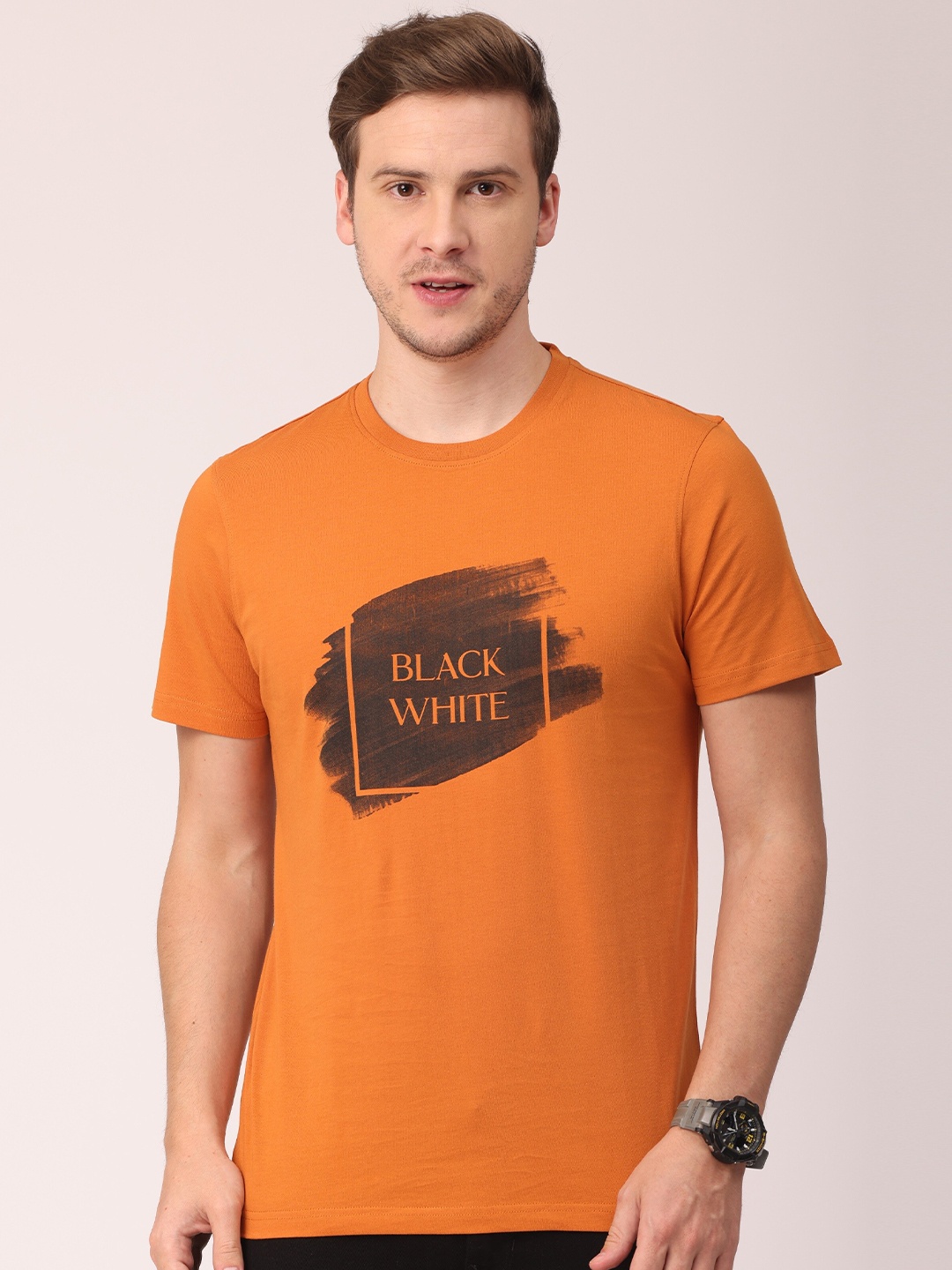 

POLONIUM Men Yellow & sun orange Printed T-shirt