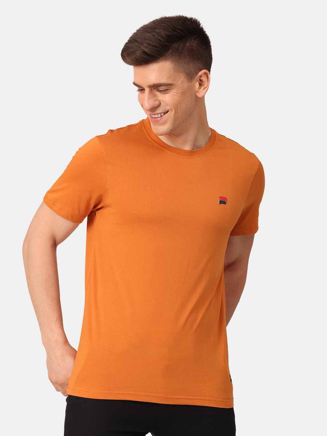 

POLONIUM Men Yellow & neon carrot T-shirt