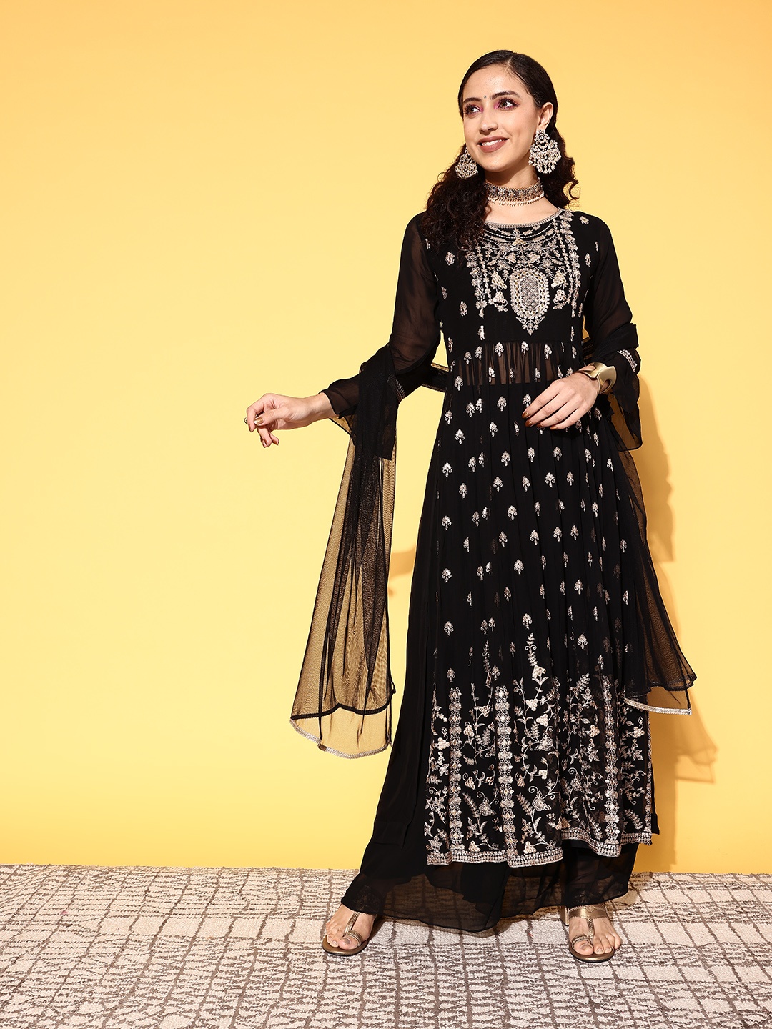 

ZOLA Women Ethnic Motifs Pure Georgette Lightweight Ethereal Embroidery Kurta Set, Black