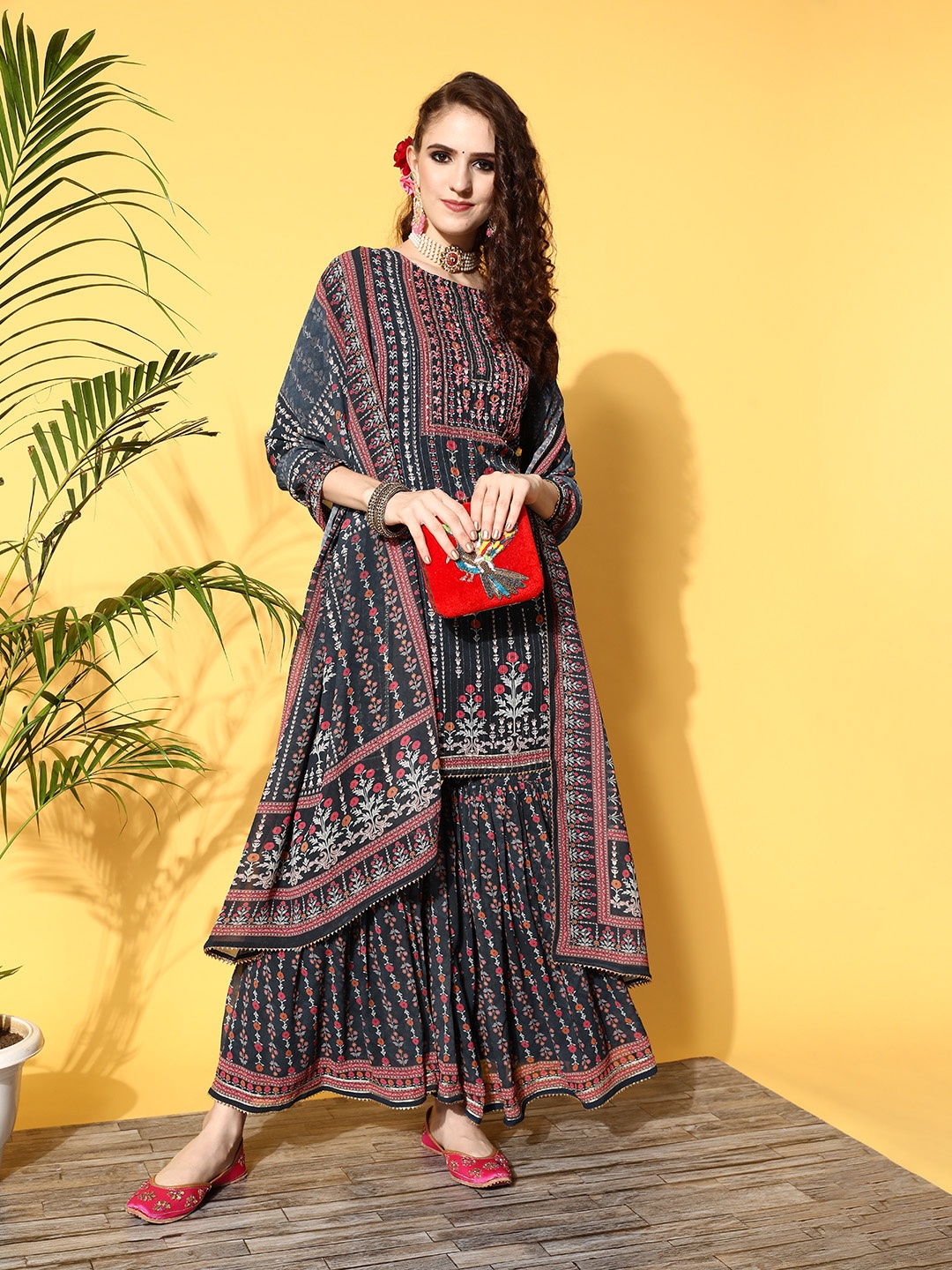 

ZOLA Women Ethnic Motifs Poly Georgette Kalamkari 2.0 Kurta Set, Navy blue