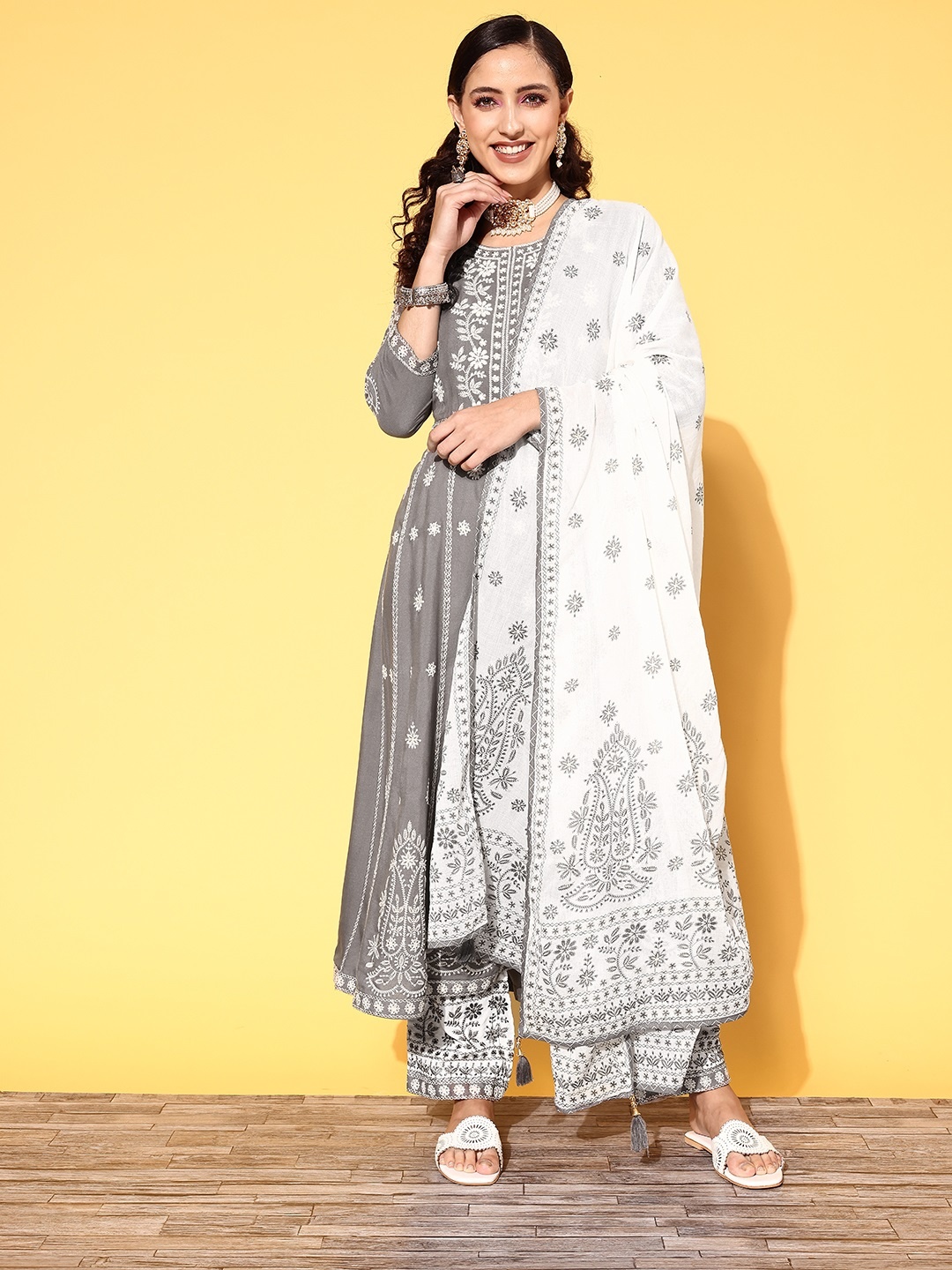 

ZOLA Women Ethnic Motifs Viscose Rayon Print Parade Kurta Set, Grey