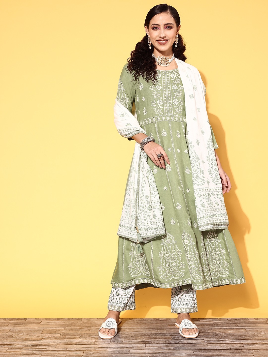 

ZOLA Women Ethnic Motifs Viscose Rayon Print Parade Kurta Set, Green