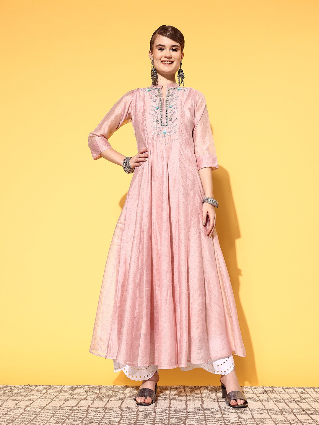 

ZOLA Women Pink Silk Ethereal Embroidery Kurta