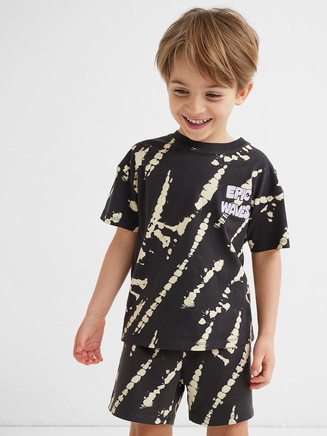 

H&M Boys Charcoal Grey Printed 2-Piece Set
