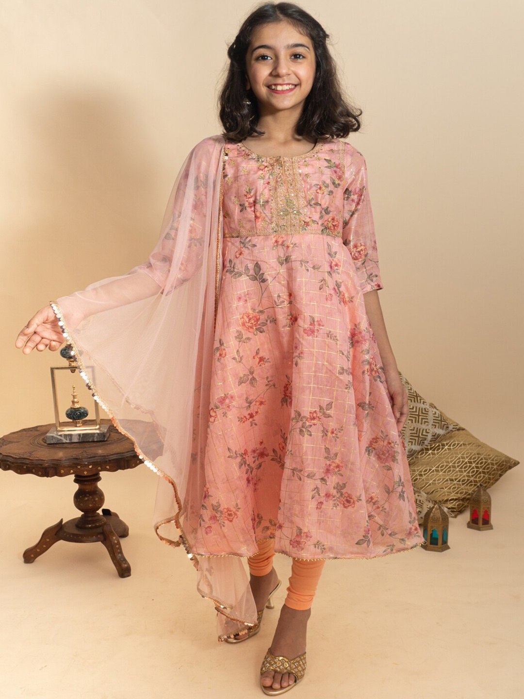 

BANI KIDS Girls Peach-Coloured Floral Printed Empire Chanderi Cotton Kurta with Trousers & With Dupatta