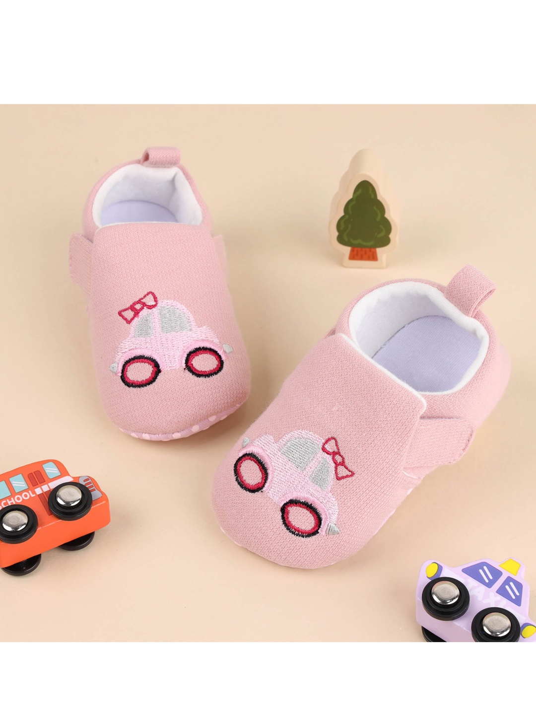 

KICKS & CRAWL Girls Pink Self Design Cotton Booties