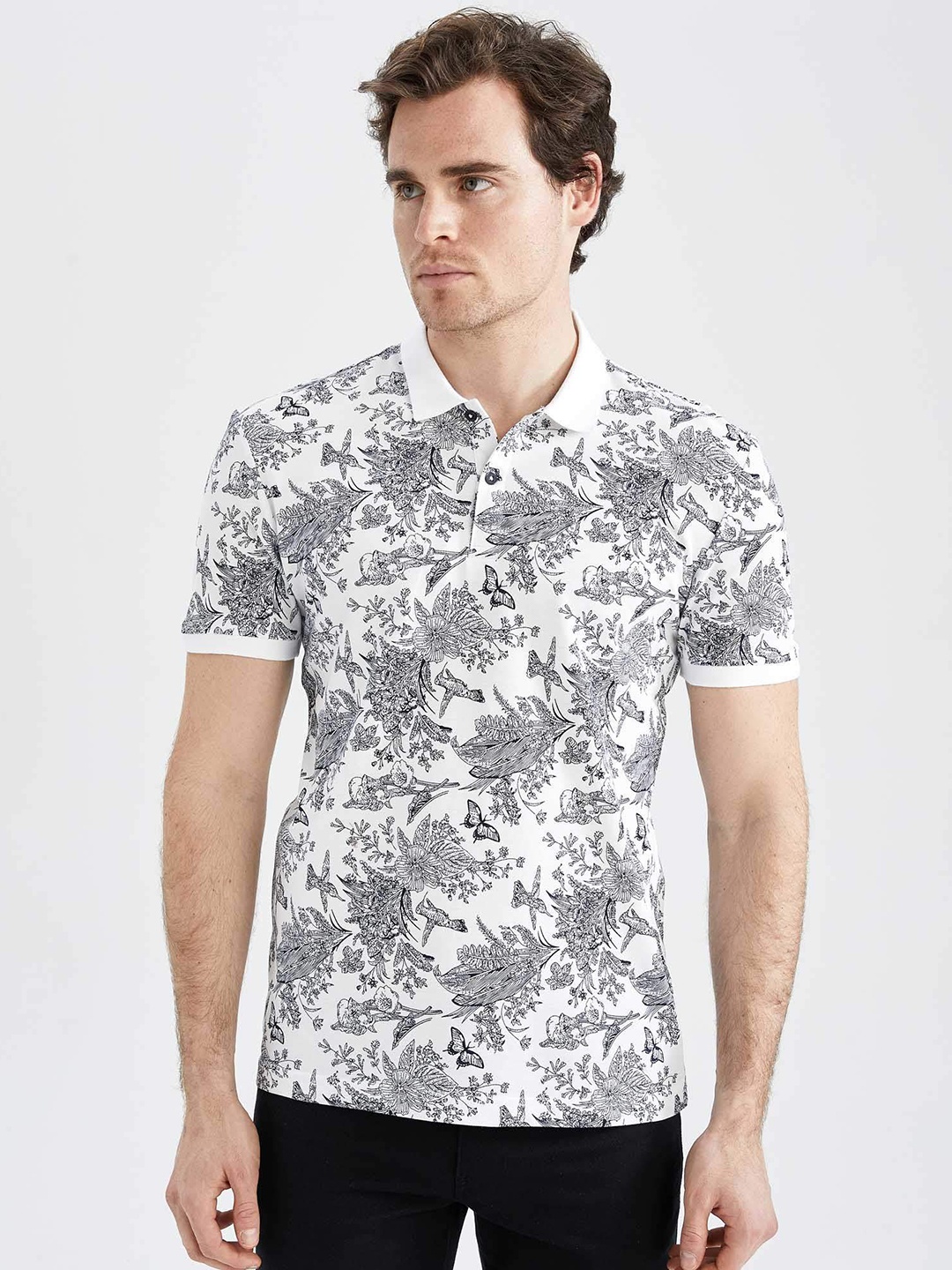 

DeFacto Men White & Black Floral Printed Polo Collar Pure Cotton T-shirt