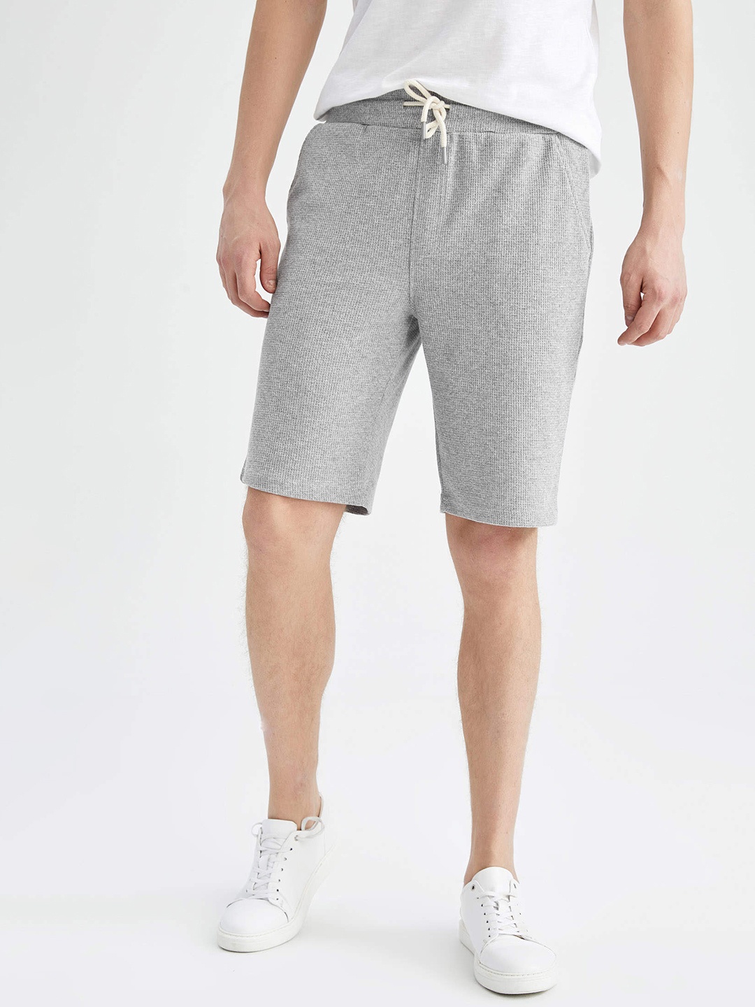 

DeFacto Men Grey Solid Shorts