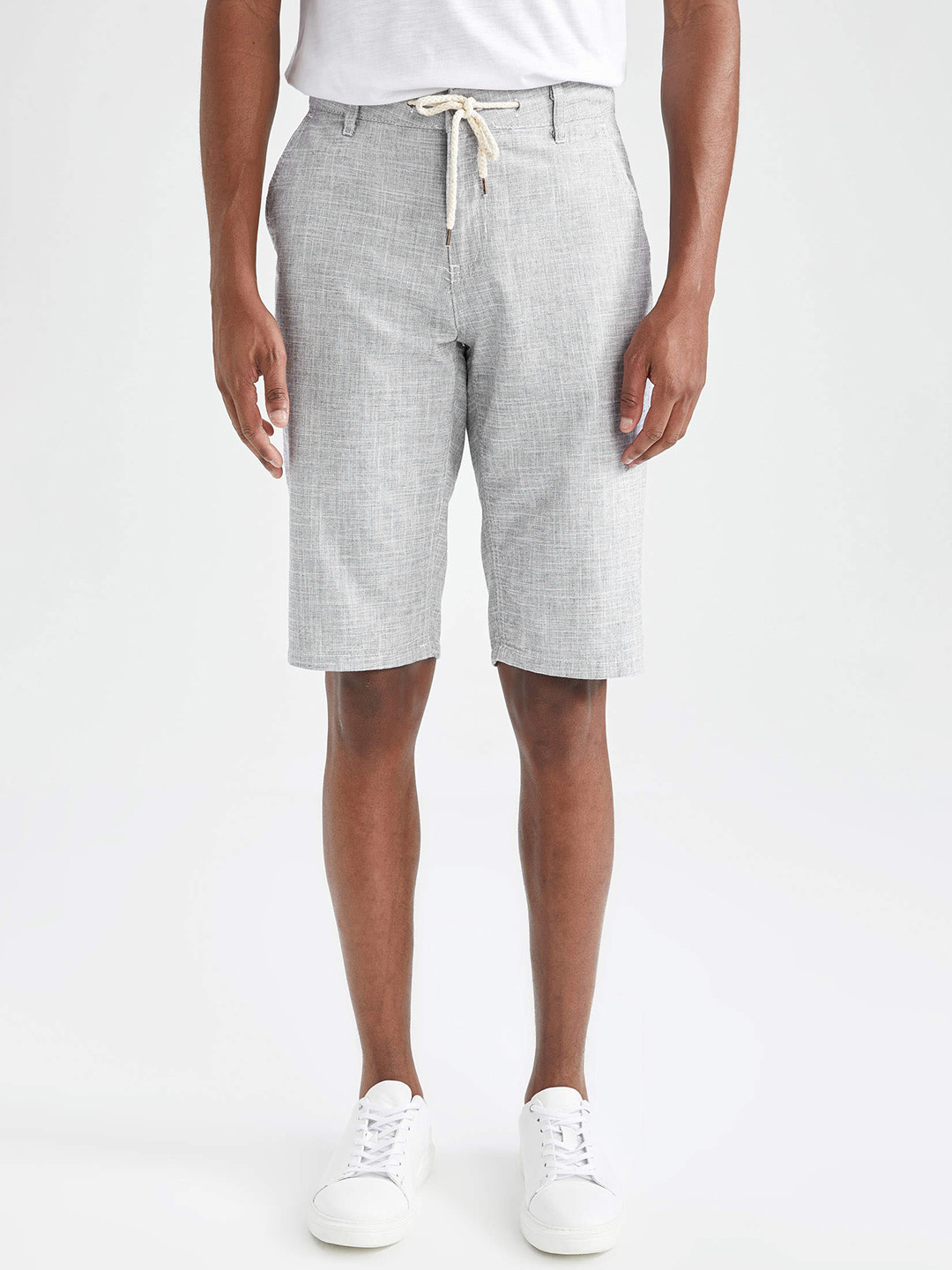 

DeFacto Men Grey Solid Shorts