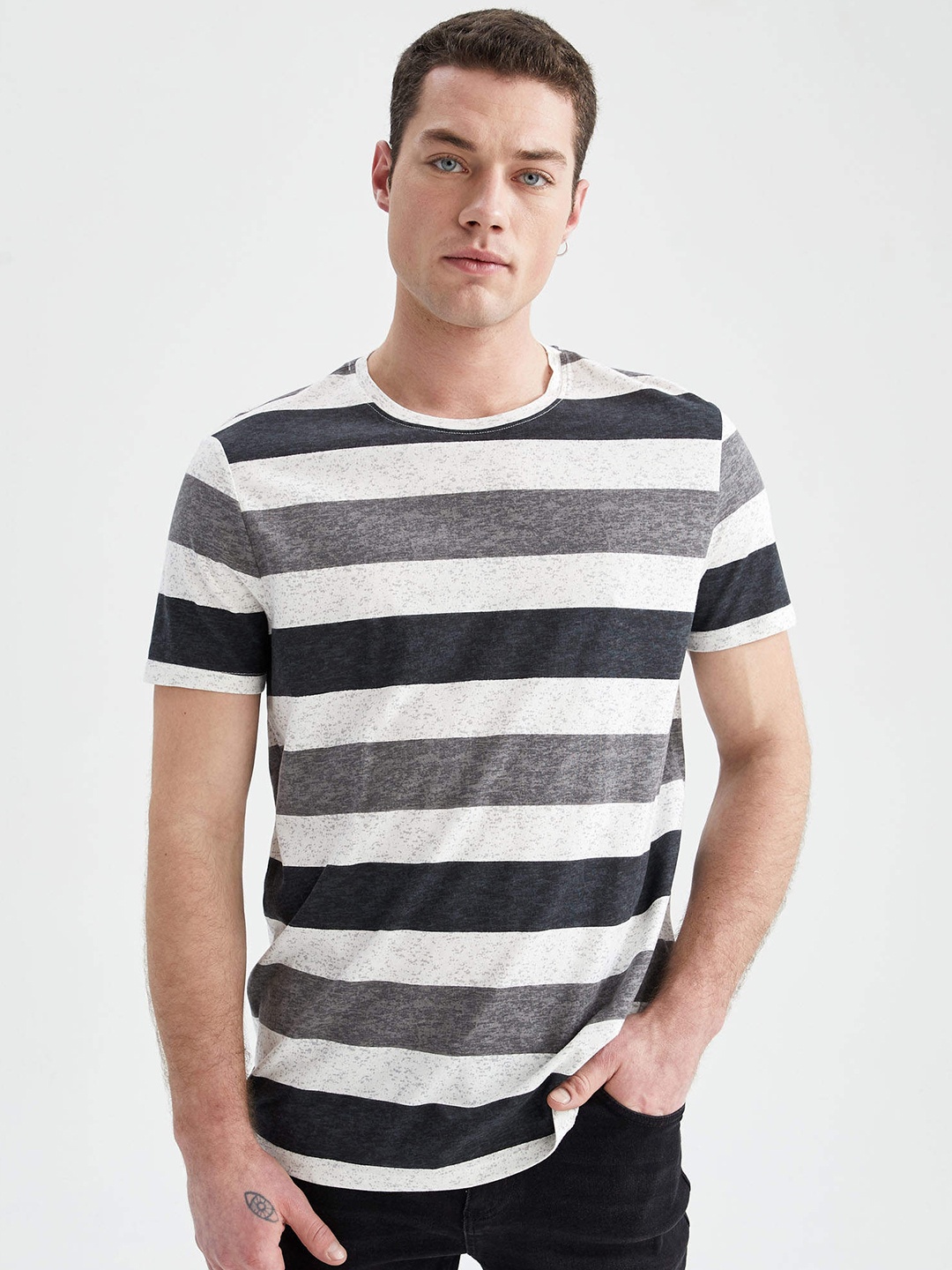 

DeFacto Men White & Grey Striped Pure Cotton T-shirt