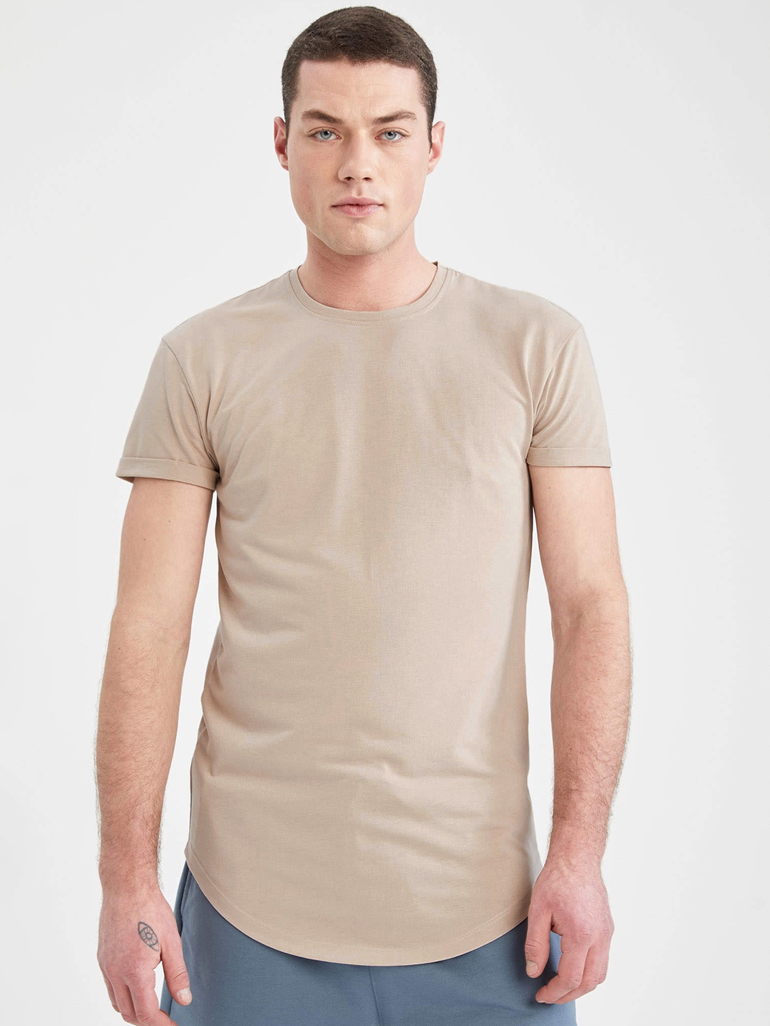 

DeFacto Men Beige Solid T-shirt